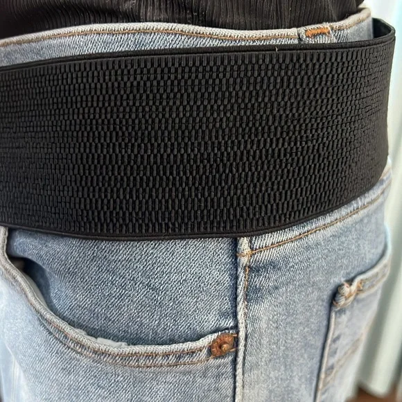 Wide Black Stretch Front Clip Belt Brushed Gold Accent Buckle Size Large - Picture 4 of 12